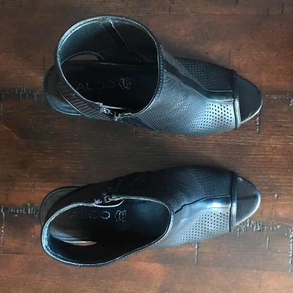 Black high heeled bootie - Picture 2 of 7